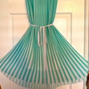 Armani Exchange gorgeous white/teal pleated sleeveless dress. Size 2.